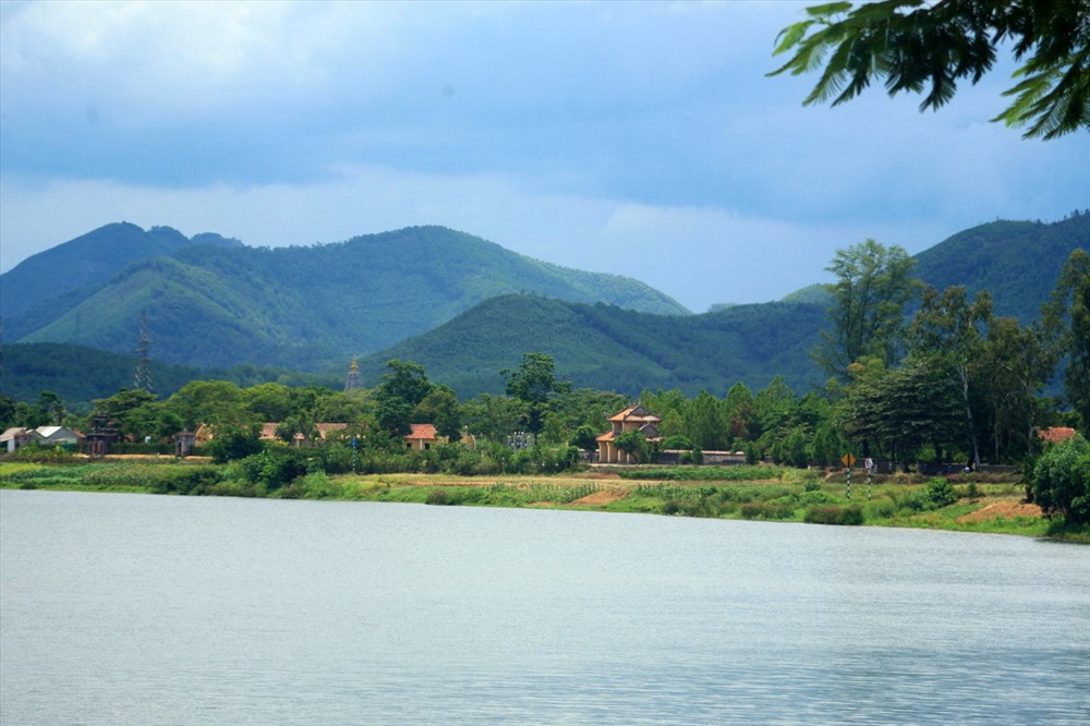 Sông Hương - Vẻ đẹp nên thơ của xứ Huế