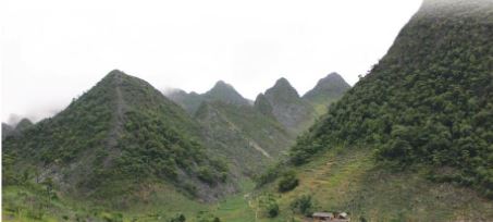Địa hình núi ở huyện Yên Minh (Hà Giang)