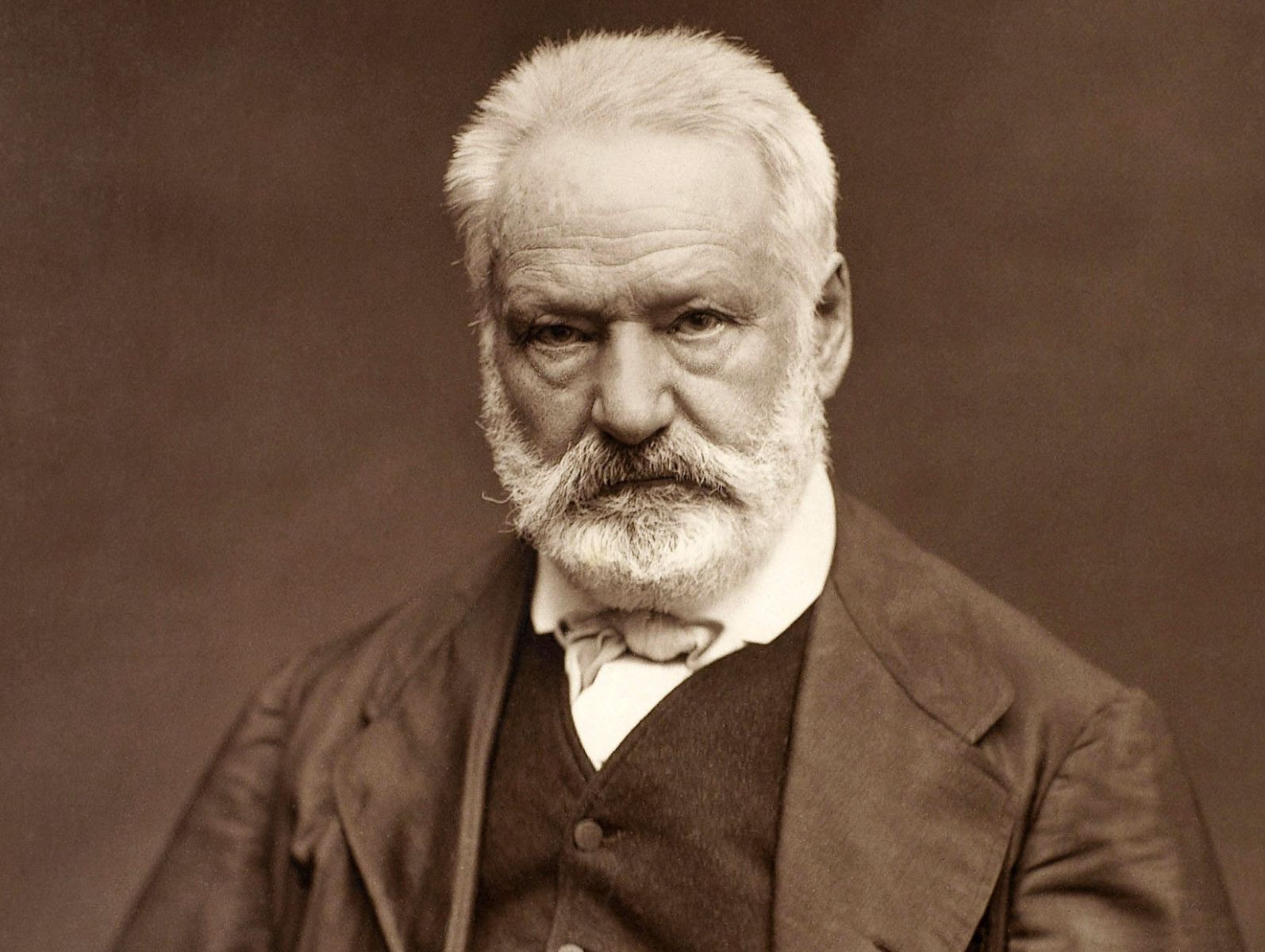 Victor Hugo - Đại thi hào vĩ đại nhất nước Pháp thế ki XIX