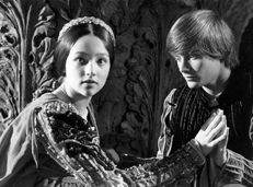 Soạn văn 11 Tình yêu và thù hận tóm tắt